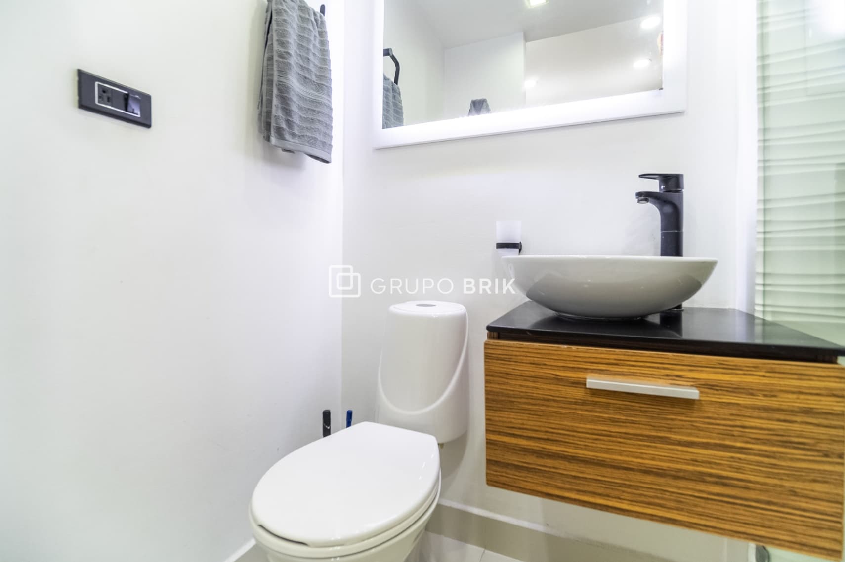 Image 11 of 11