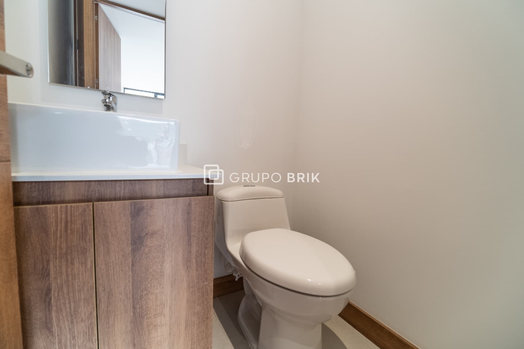 Image 10 of 27