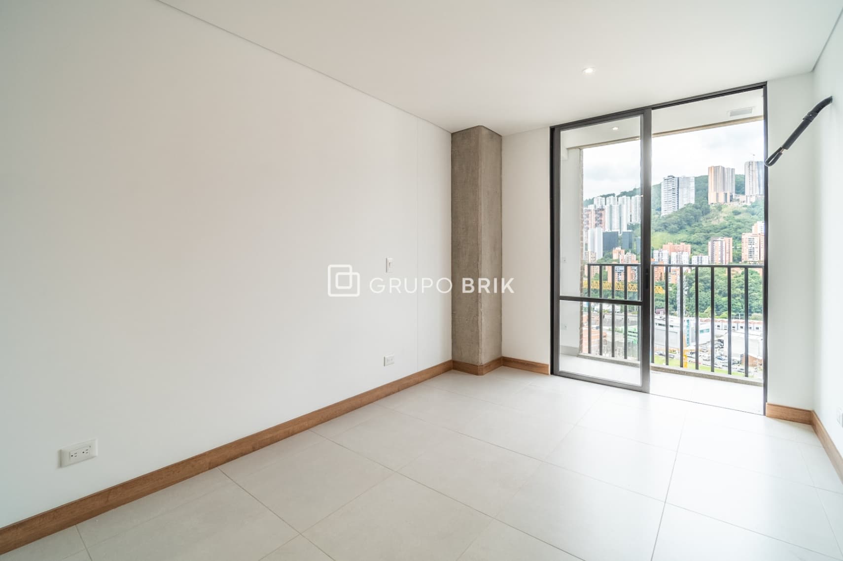 Image 11 of 27