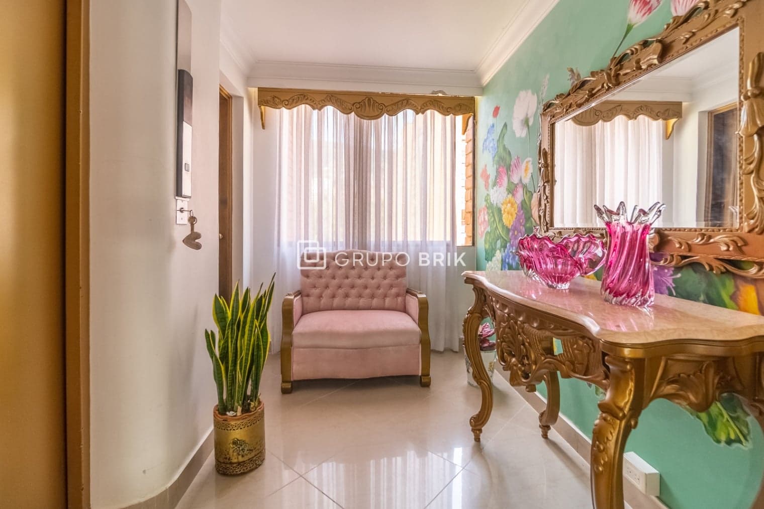 5-bed apartment for sale in El Poblado, Medellín: photo 2 of 28