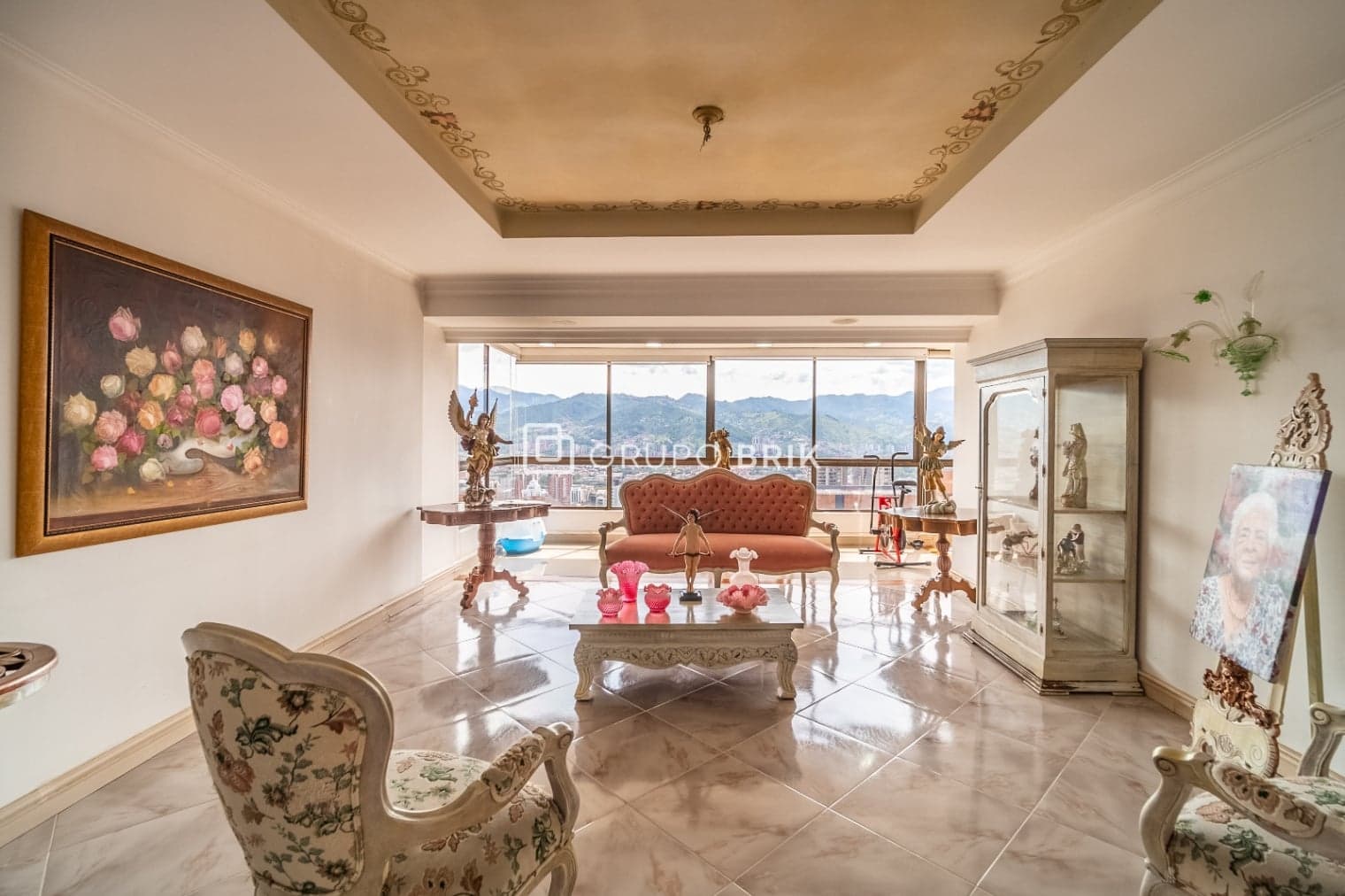 5-bed apartment for sale in El Poblado, Medellín: photo 3 of 28