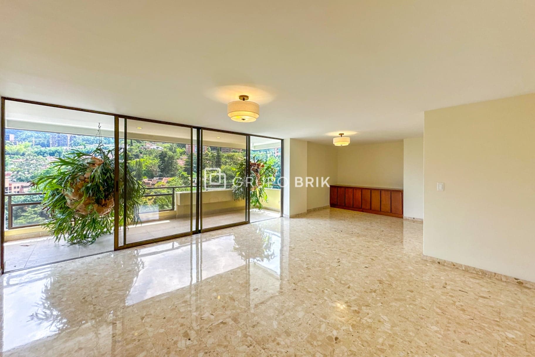 4-bed apartment for sale in El Poblado, Medellín: photo 2 of 31