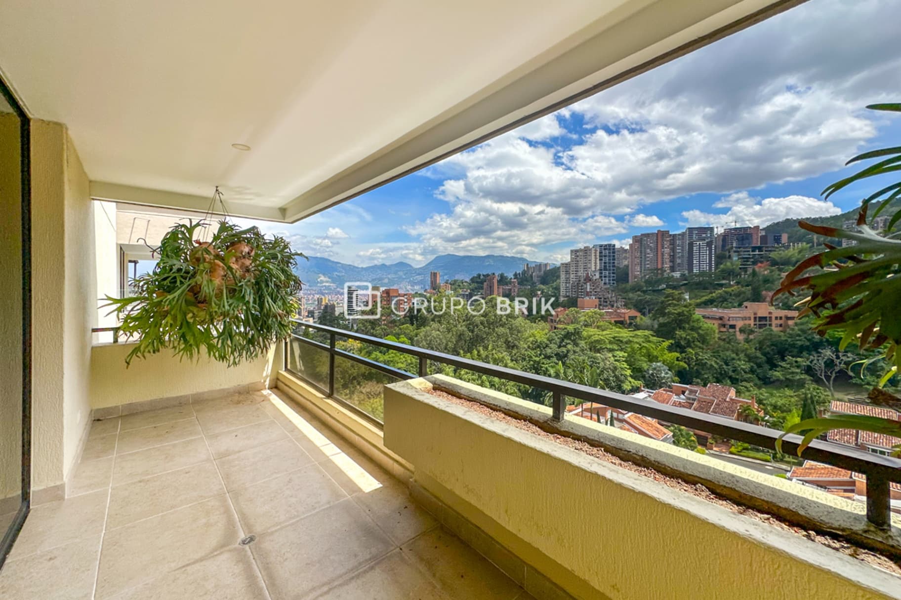 4-bed apartment for sale in El Poblado, Medellín: photo 8 of 31