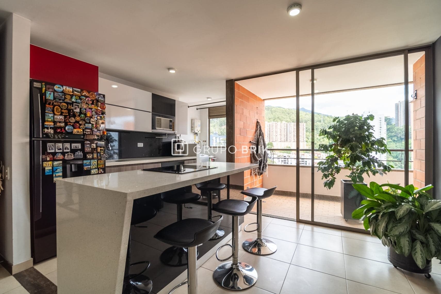 3-bed apartment for sale in El Poblado, Medellín: photo 2 of 14