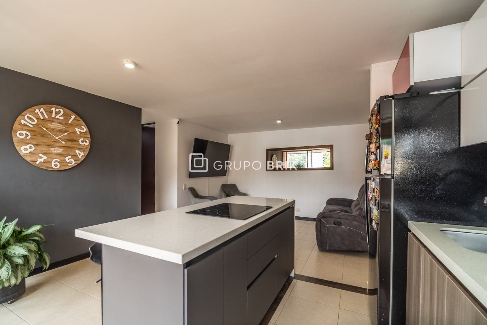 3-bed apartment for sale in El Poblado, Medellín: photo 4 of 14