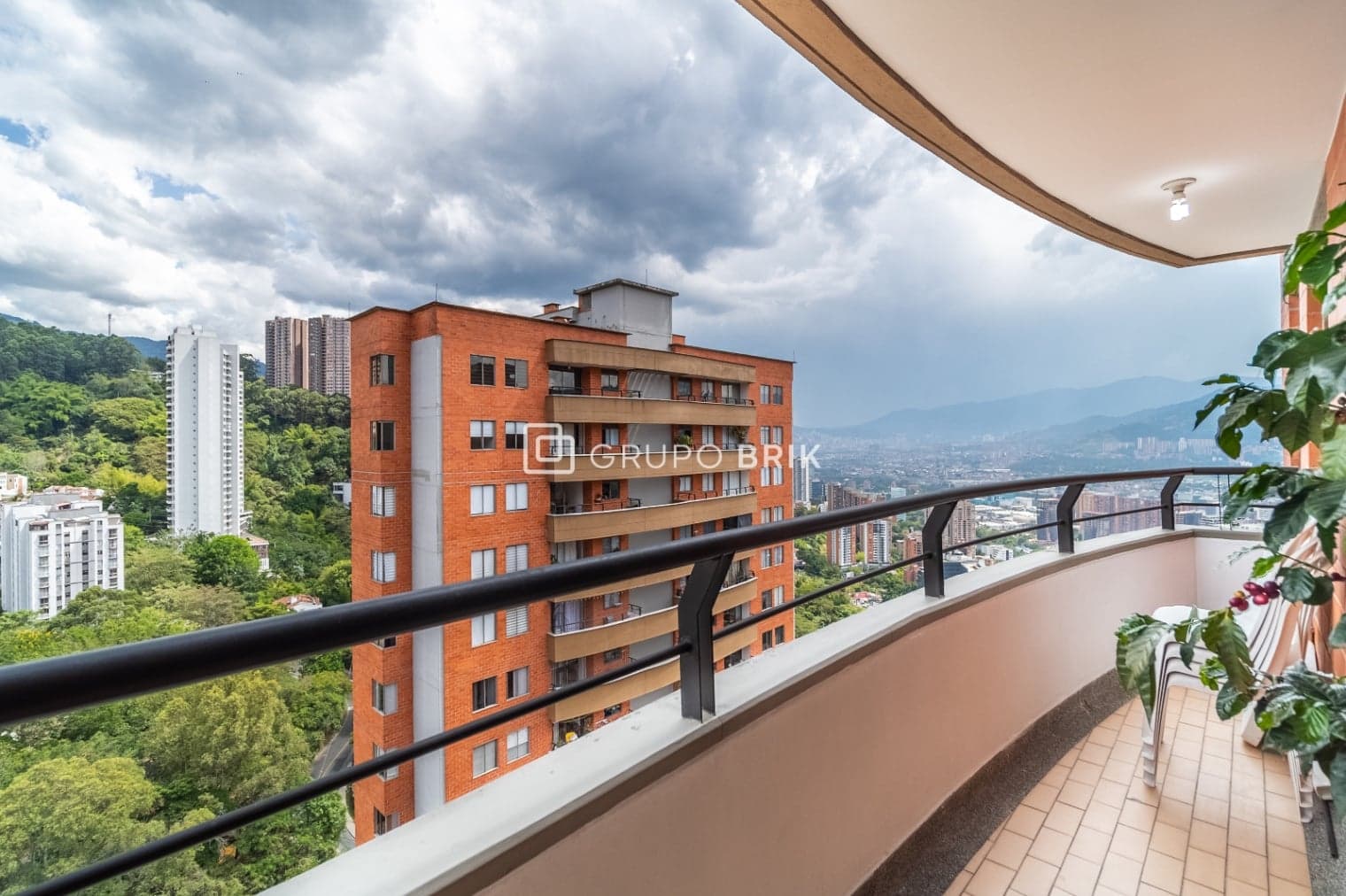 3-bed apartment for sale in El Poblado, Medellín: photo 5 of 14