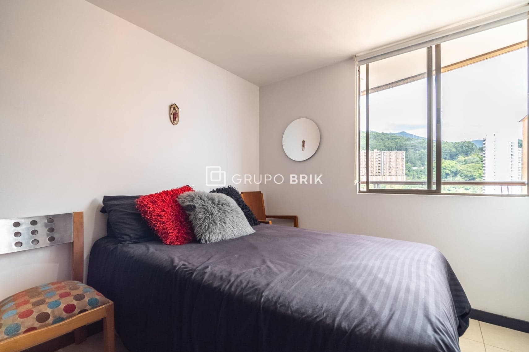 3-bed apartment for sale in El Poblado, Medellín: photo 8 of 14