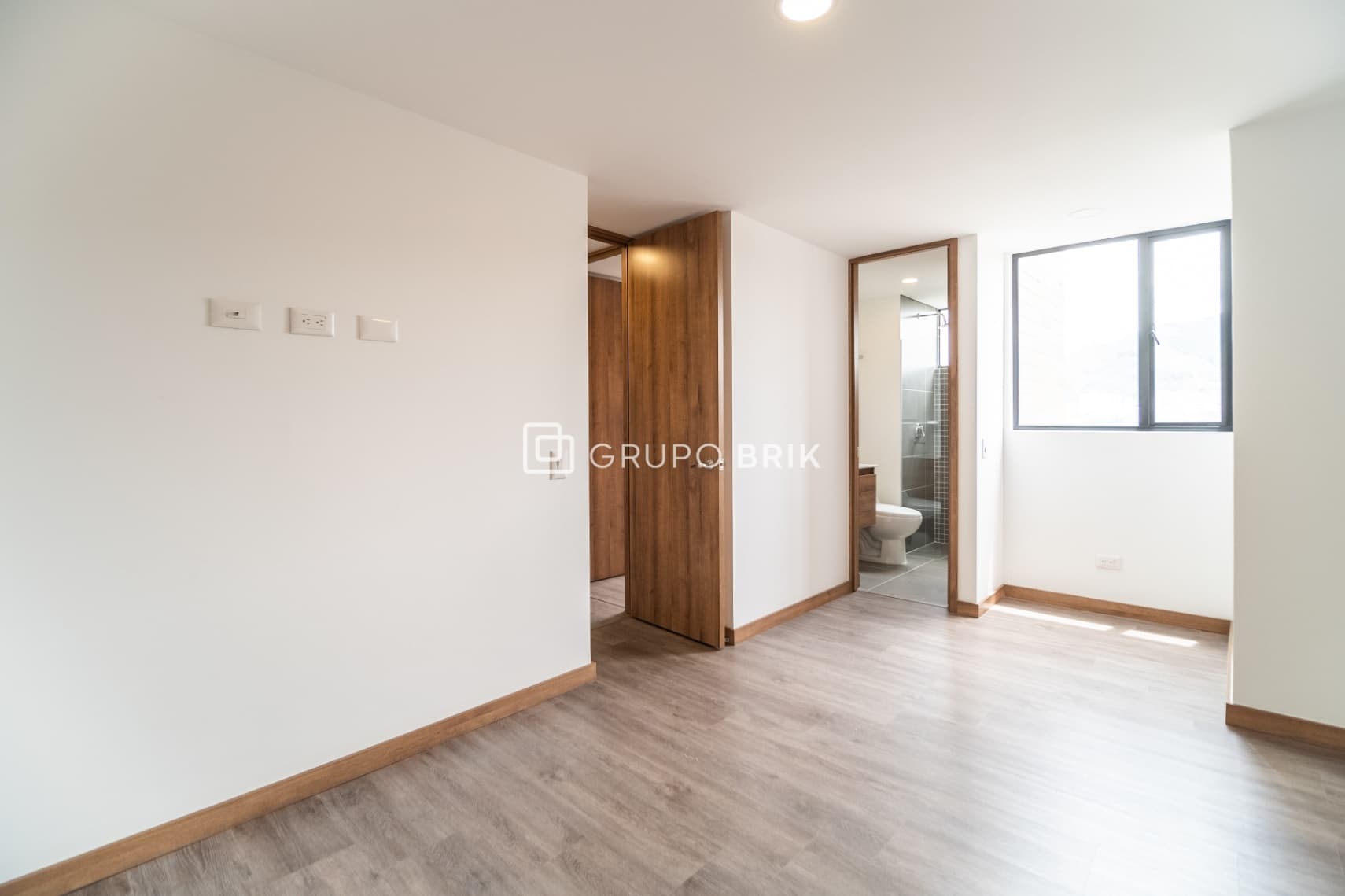 Image 11 of 13