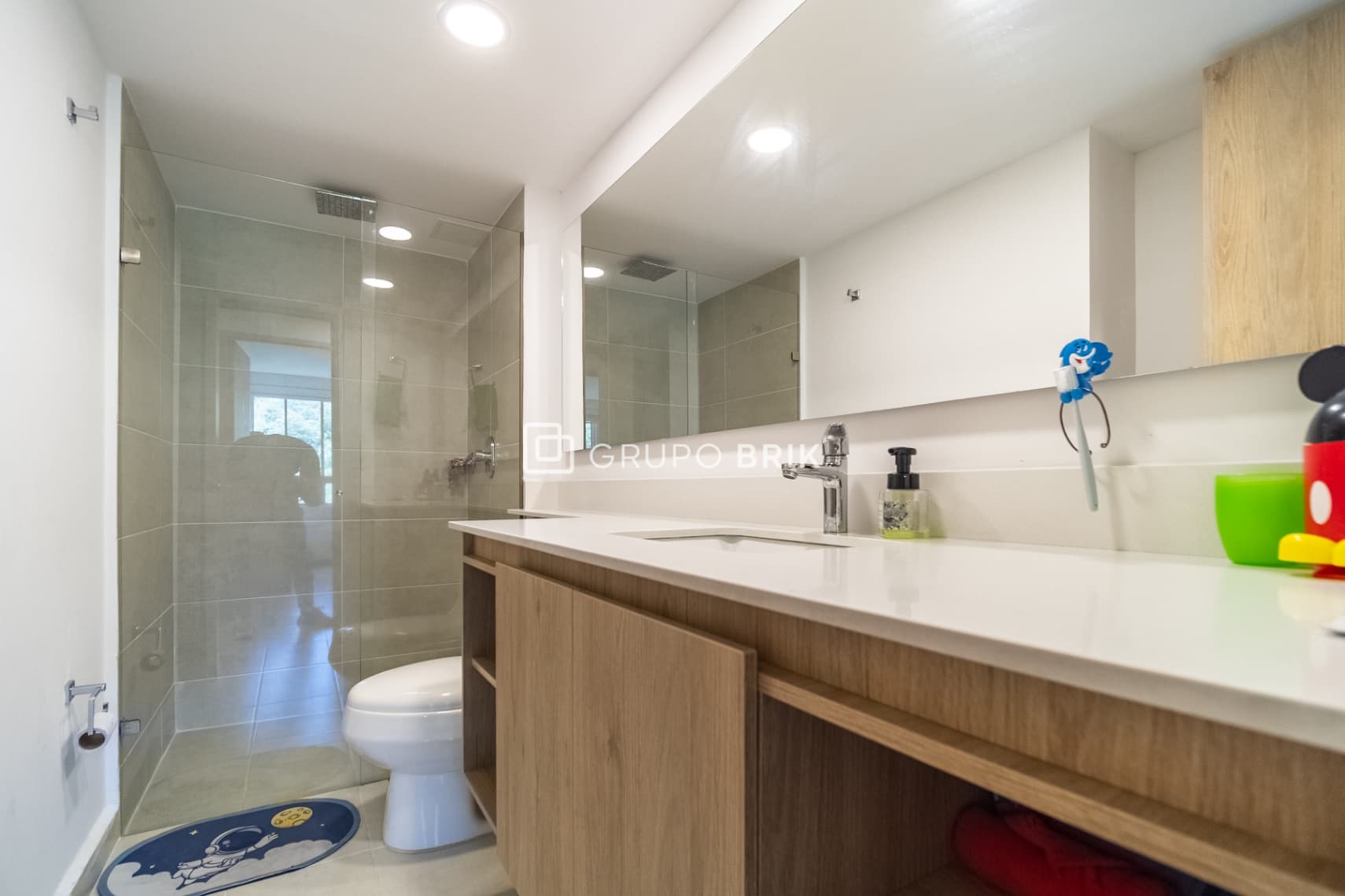 Image 10 of 21